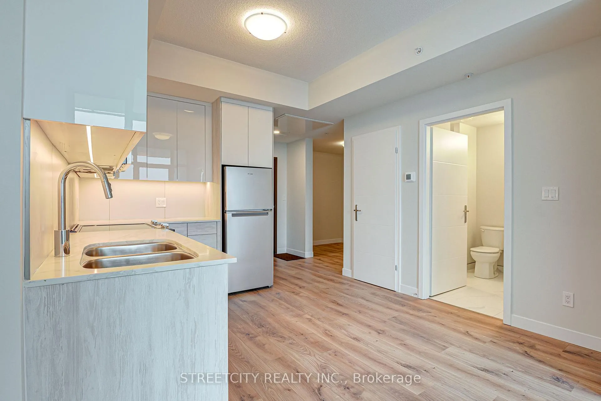 Photo 14 of Unit 1413, 60 Frederick Street N, Kitchener, City Commercial Core — HOMEH