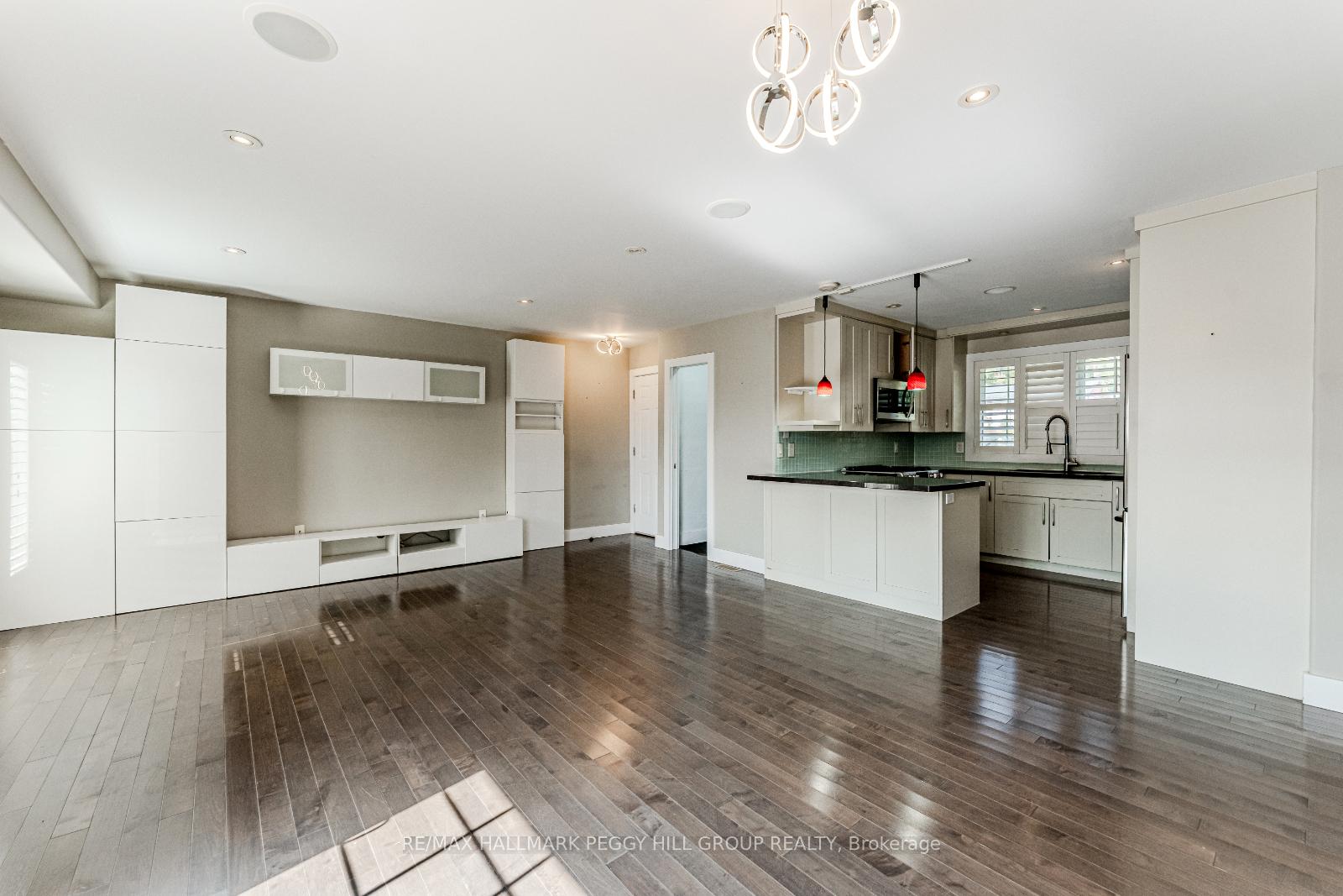 Photo 2 of Unit Upper, 385 Edgehill Drive, Barrie, Edgehill Drive — HOMEH