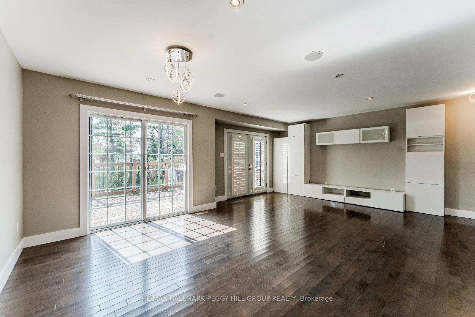 Photo 3 of Unit Upper, 385 Edgehill Drive, Barrie, Edgehill Drive — HOMEH