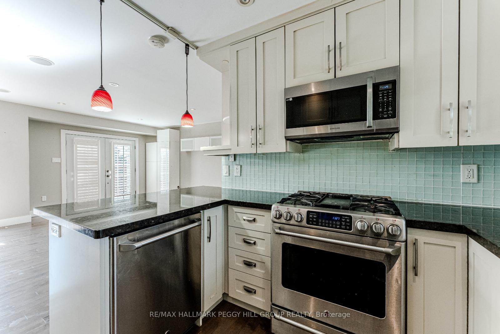 Photo 5 of Unit Upper, 385 Edgehill Drive, Barrie, Edgehill Drive — HOMEH