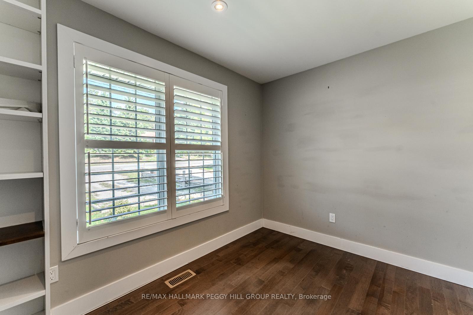 Photo 7 of Unit Upper, 385 Edgehill Drive, Barrie, Edgehill Drive — HOMEH