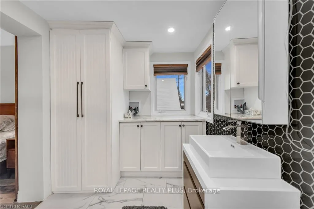 Photo 26 of Unit Main, 153 Ottawa Street S, Hamilton, Delta — HOMEH