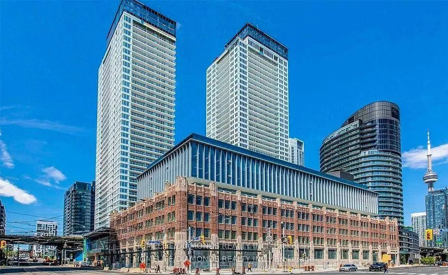 Front of Unit 816, 19 Bathurst Street