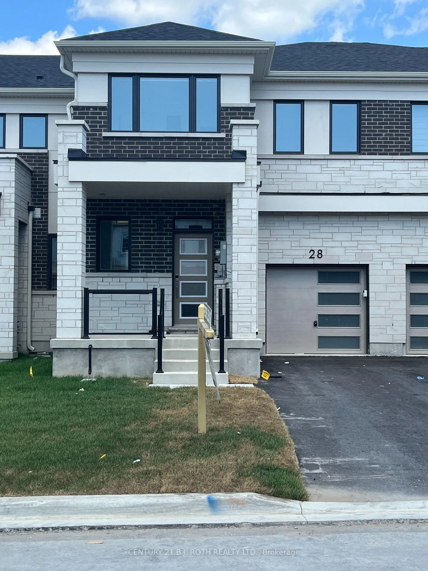 Front of 28 Vinewood Crescent