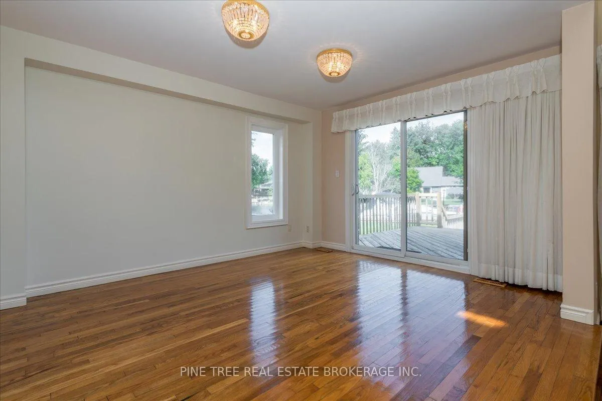 Photo 14 of 57 Lake Avenue, Ramara, Brechin — HOMEH