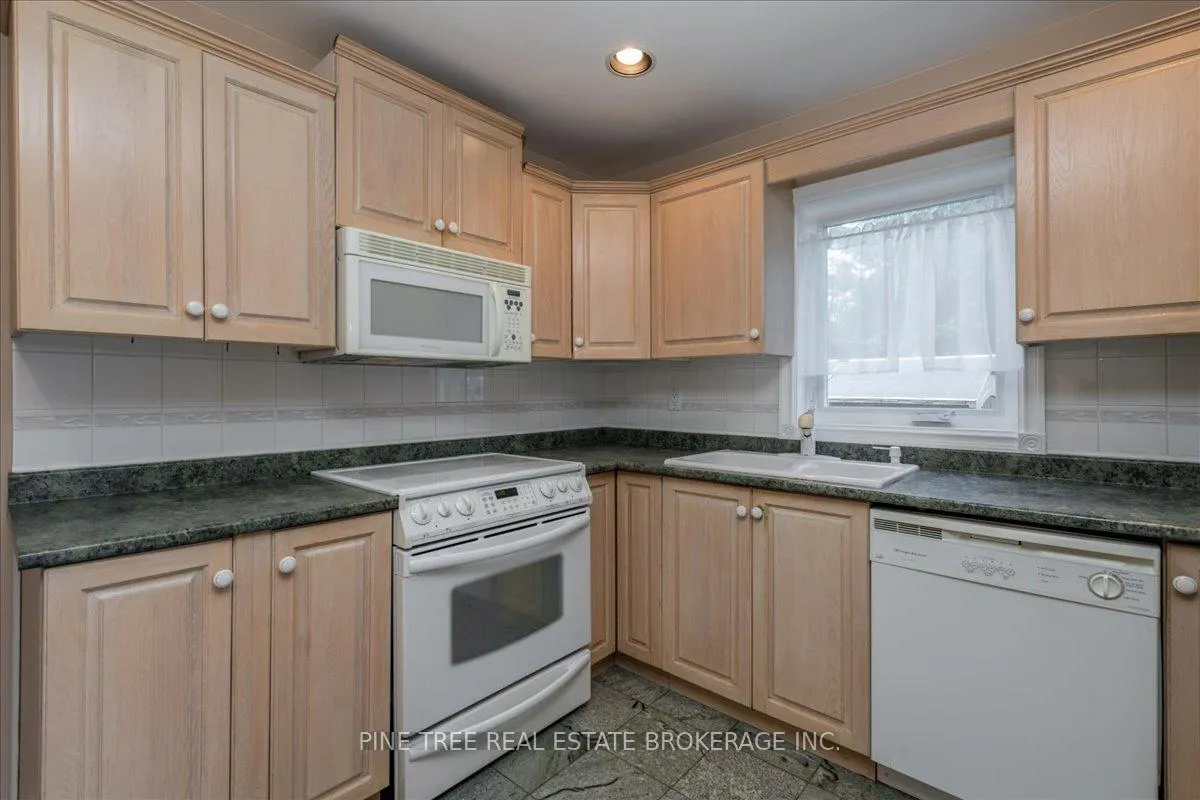 Photo 17 of 57 Lake Avenue, Ramara, Brechin — HOMEH