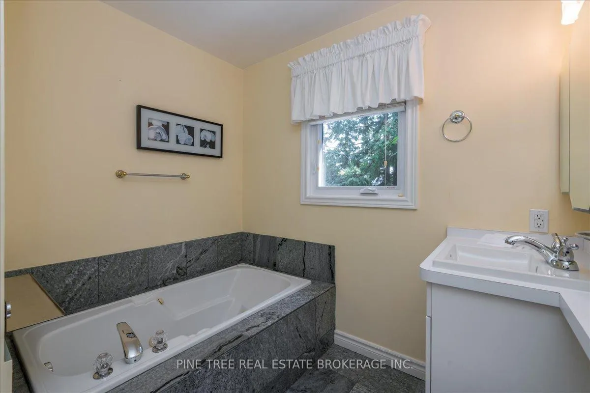 Photo 25 of 57 Lake Avenue, Ramara, Brechin — HOMEH