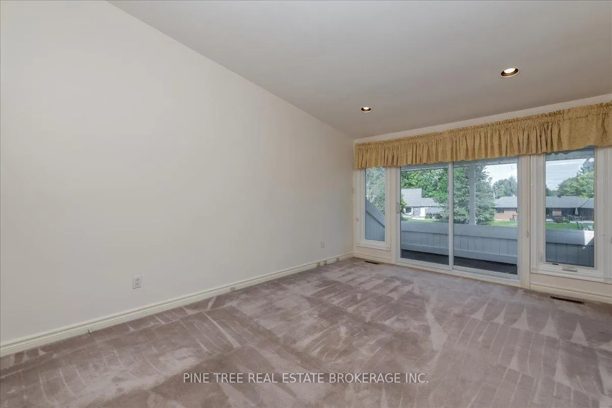 Photo 26 of 57 Lake Avenue, Ramara, Brechin — HOMEH