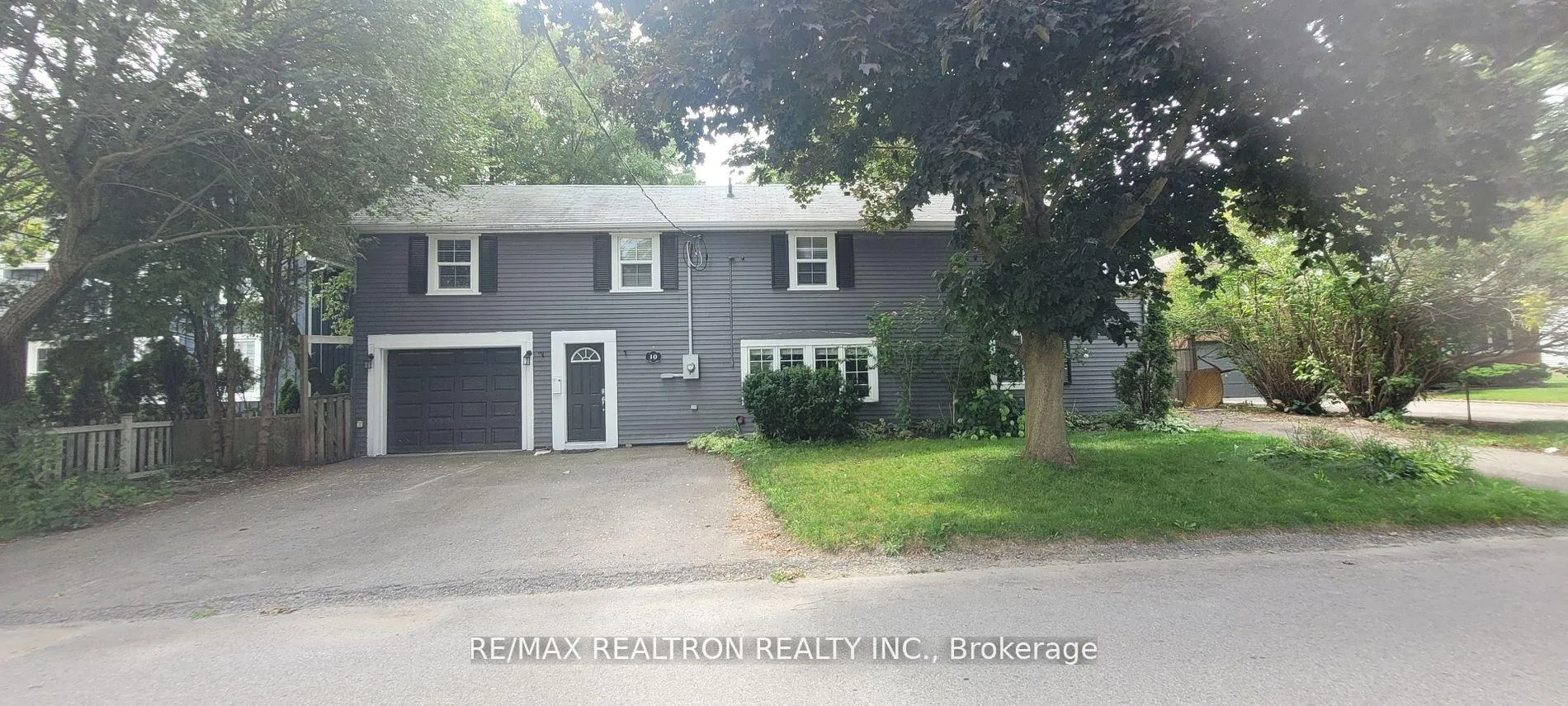 Photo 3 of 10 Duke Street, Whitby, Brooklin — HOMEH