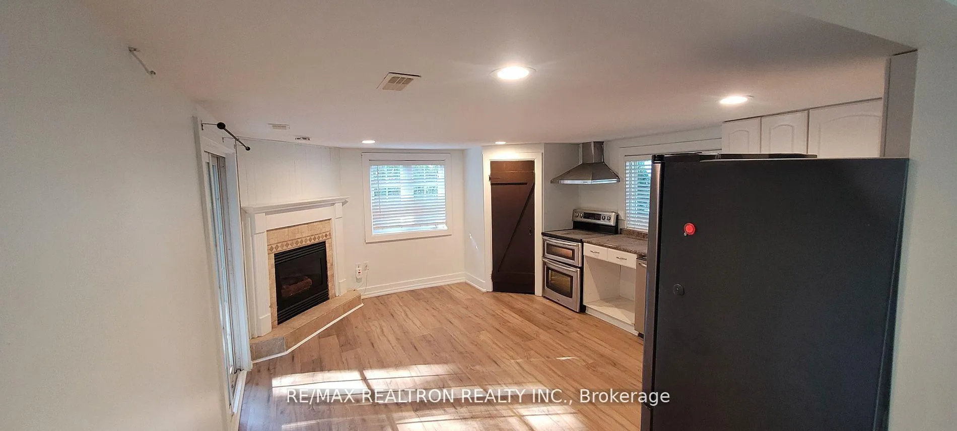 Photo 4 of 10 Duke Street, Whitby, Brooklin — HOMEH