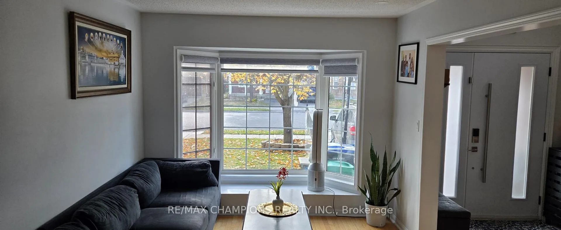 Photo 3 of 403 Brisdale Drive, Brampton, Fletcher's Meadow — HOMEH