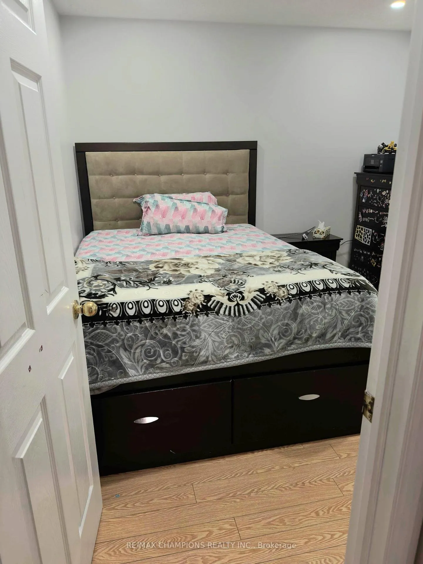 Photo 4 of 403 Brisdale Drive, Brampton, Fletcher's Meadow — HOMEH