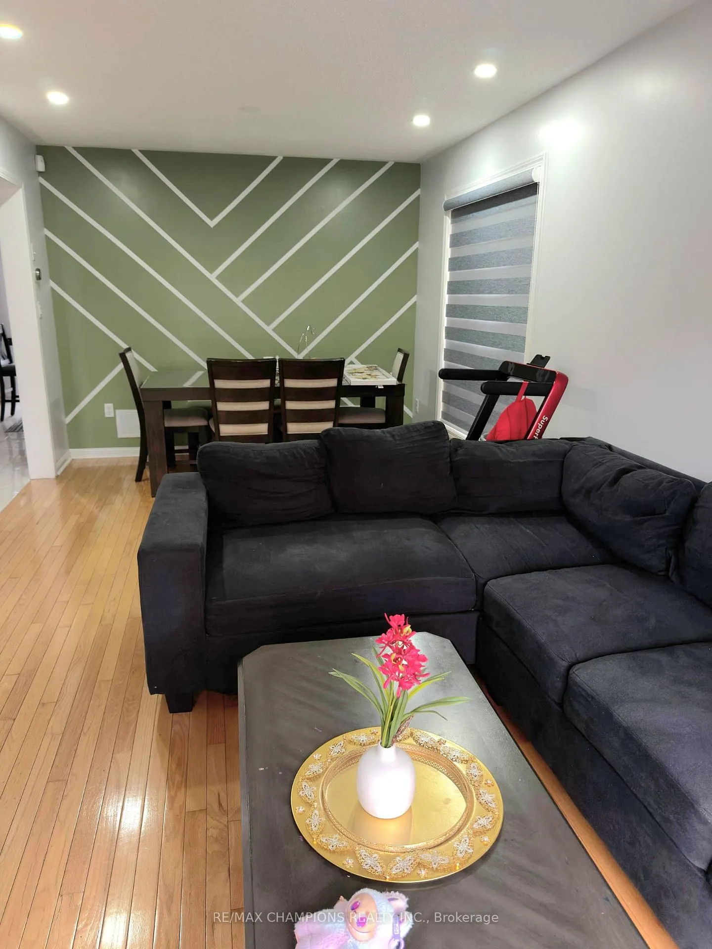 Photo 12 of 403 Brisdale Drive, Brampton, Fletcher's Meadow — HOMEH
