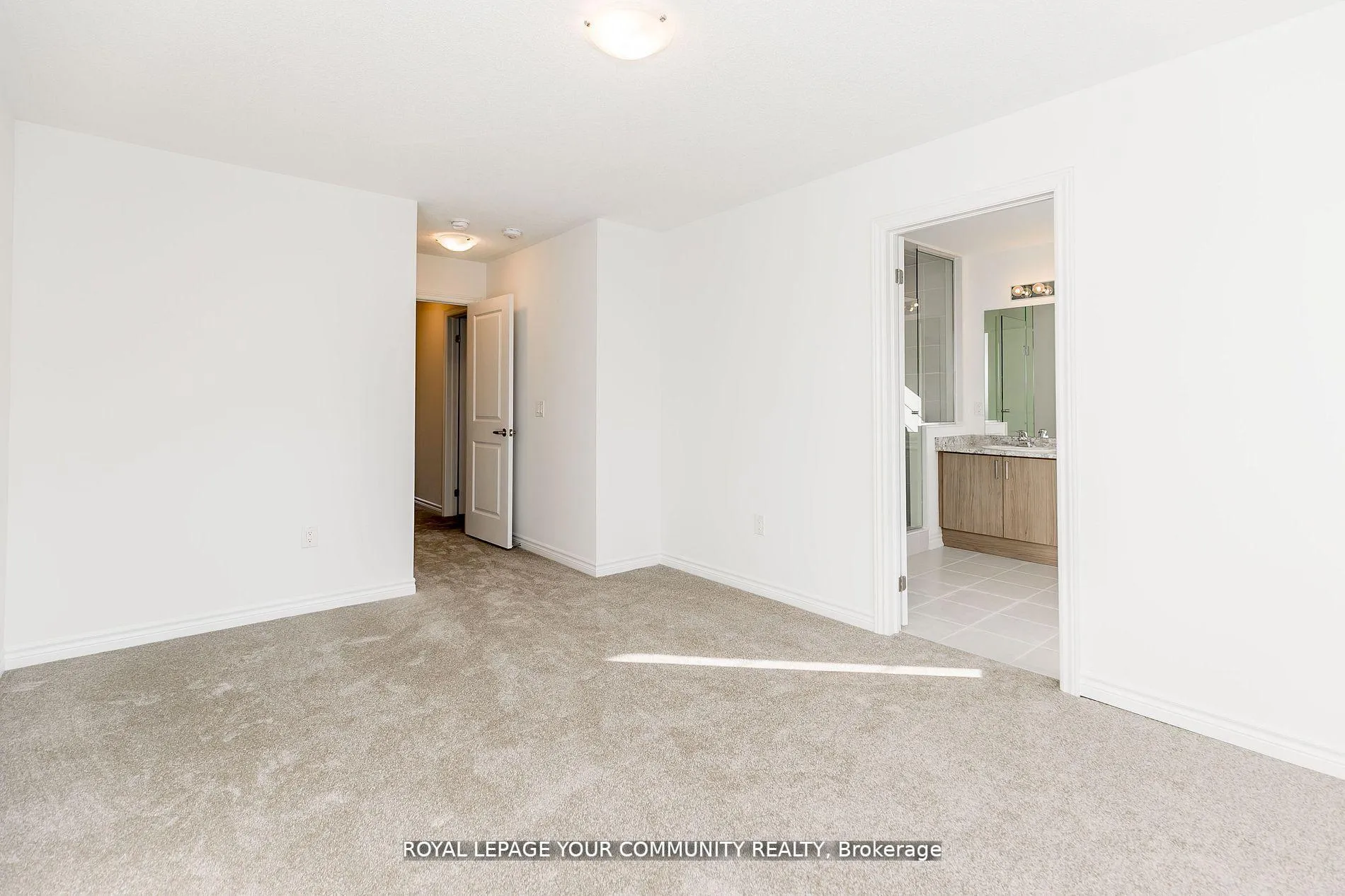 Photo 33 of 21 Daffodil Road, Springwater, Midhurst — HOMEH