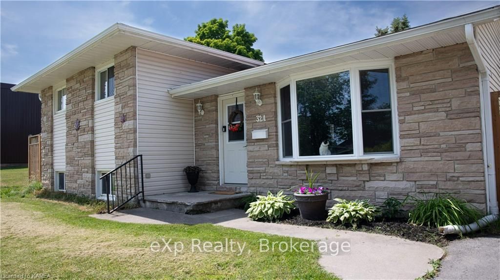 Photo 3 of 324 Arthur Street, Gananoque — HOMEH