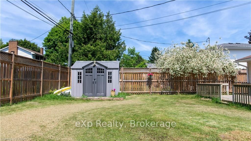 Photo 5 of 324 Arthur Street, Gananoque — HOMEH