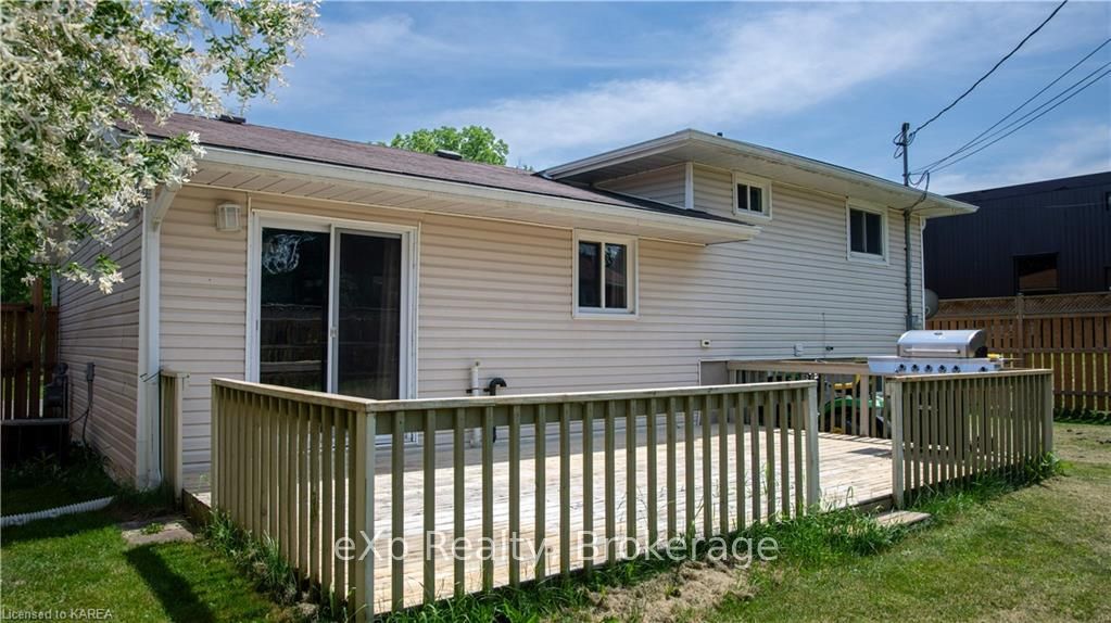 Photo 6 of 324 Arthur Street, Gananoque — HOMEH