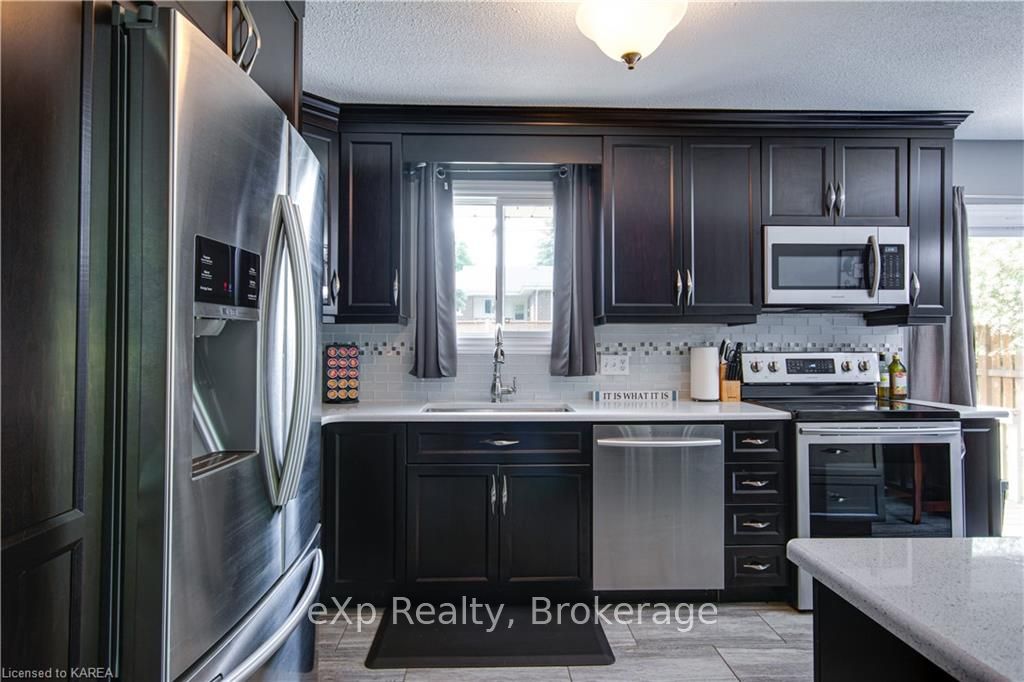 Photo 10 of 324 Arthur Street, Gananoque — HOMEH