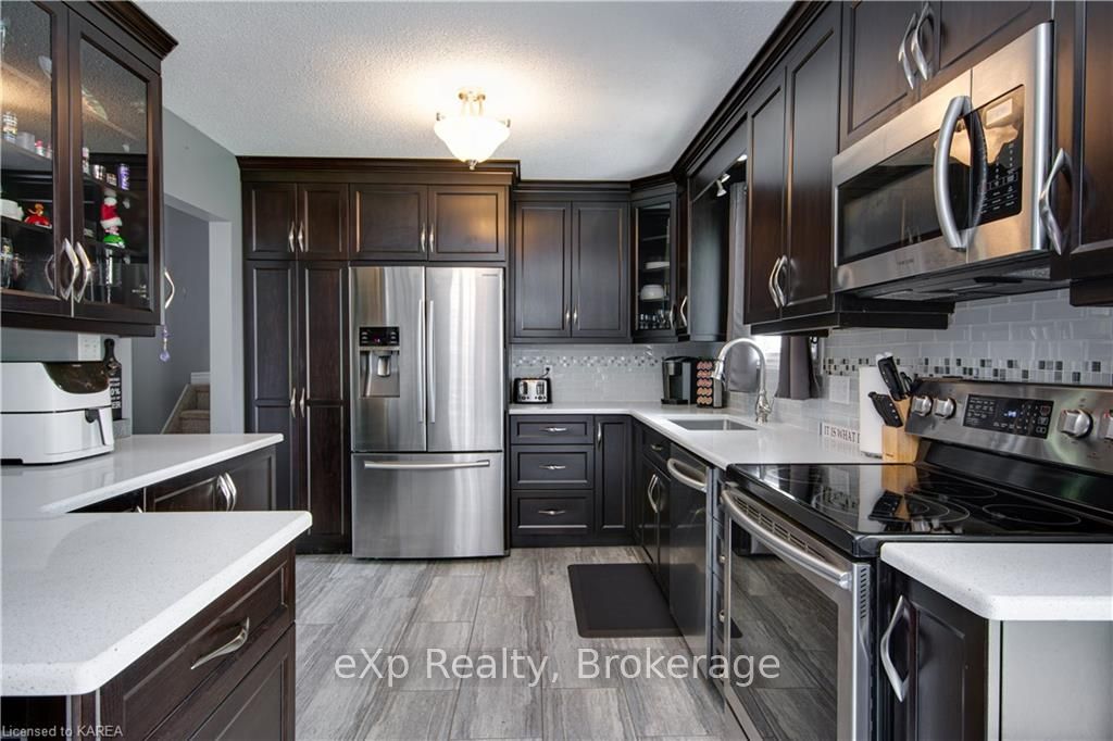 Photo 11 of 324 Arthur Street, Gananoque — HOMEH