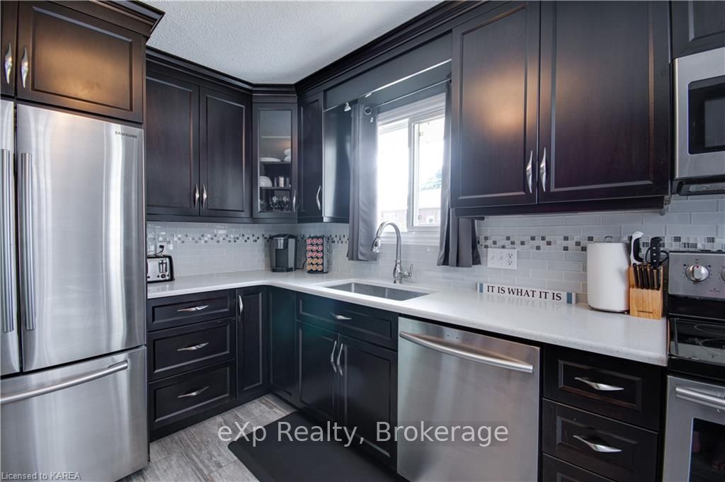 Photo 12 of 324 Arthur Street, Gananoque — HOMEH