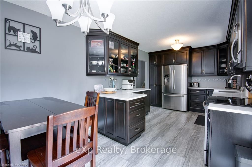 Photo 13 of 324 Arthur Street, Gananoque — HOMEH