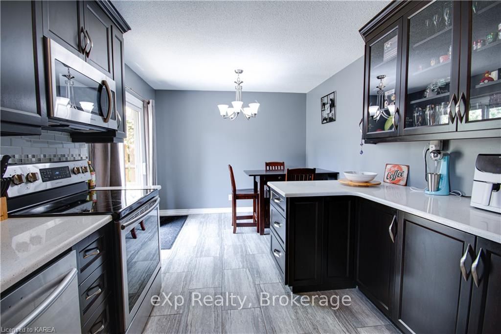 Photo 14 of 324 Arthur Street, Gananoque — HOMEH