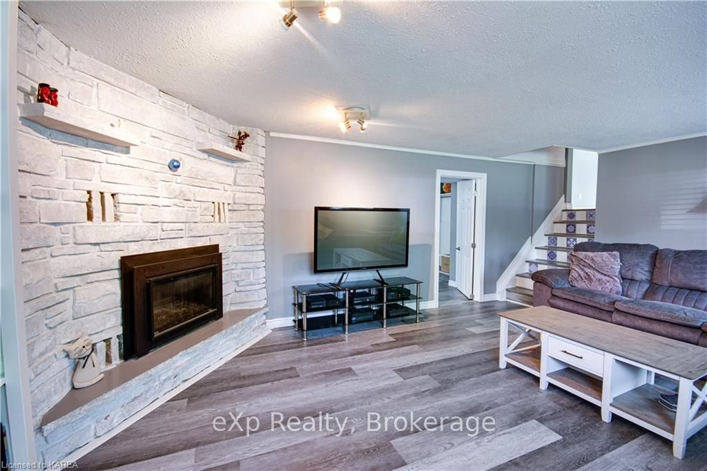 Photo 23 of 324 Arthur Street, Gananoque — HOMEH