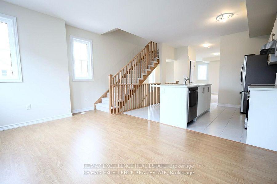 Photo 3 of 111 Senay Circle, Clarington, Courtice — HOMEH