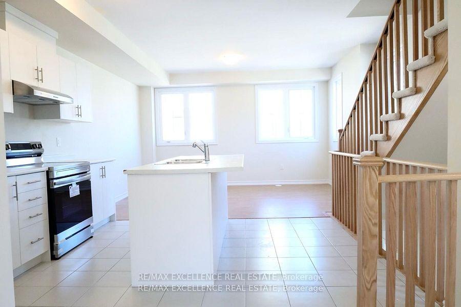 Photo 4 of 111 Senay Circle, Clarington, Courtice — HOMEH