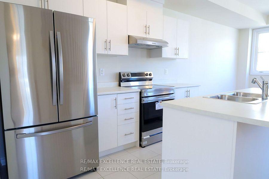 Photo 5 of 111 Senay Circle, Clarington, Courtice — HOMEH