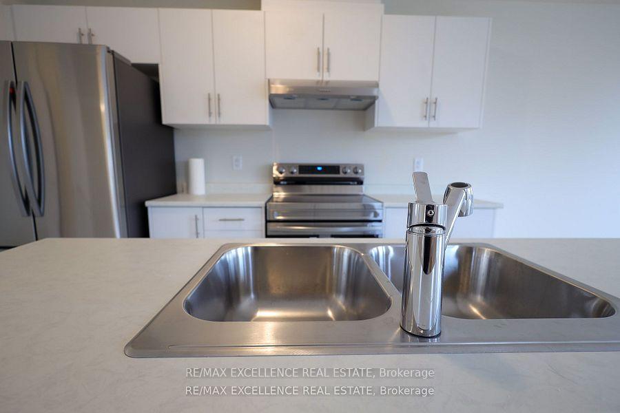 Photo 7 of 111 Senay Circle, Clarington, Courtice — HOMEH