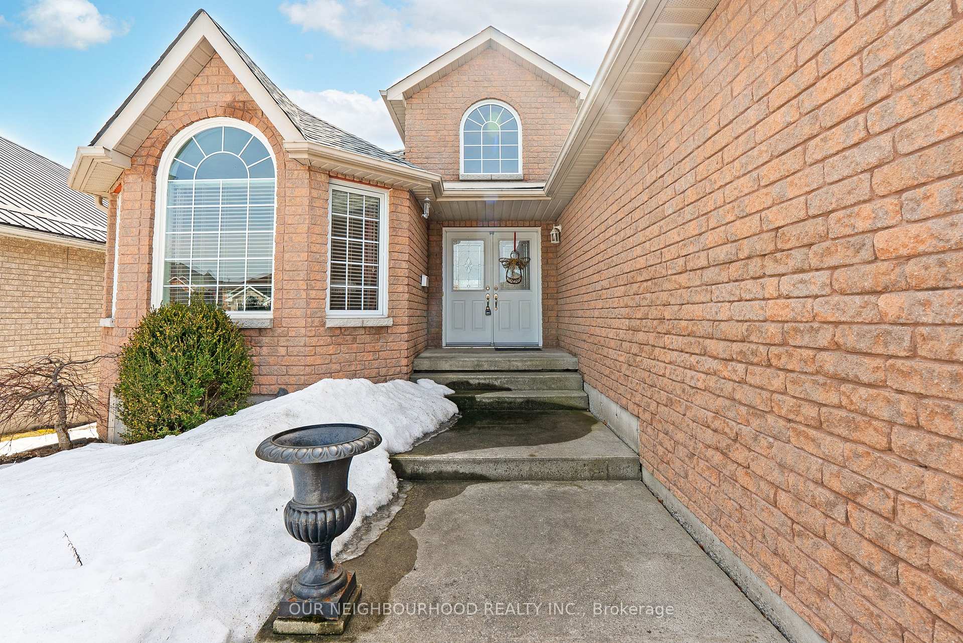 Photo 3 of 967 Otto Drive, Cobourg — HOMEH