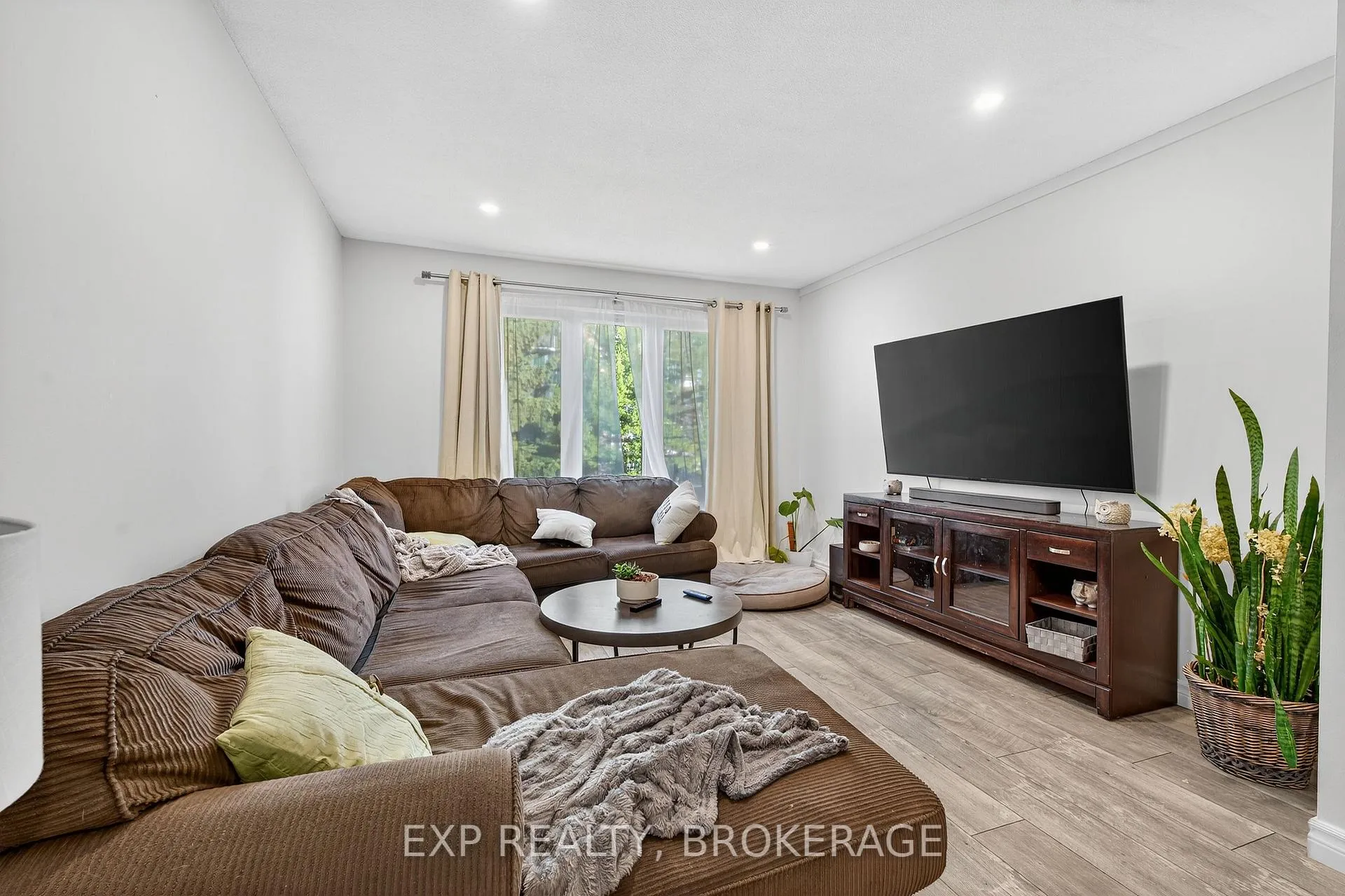 Photo 4 of 753 Ridley Drive, Kingston, North of Taylor-Kidd Blvd — HOMEH