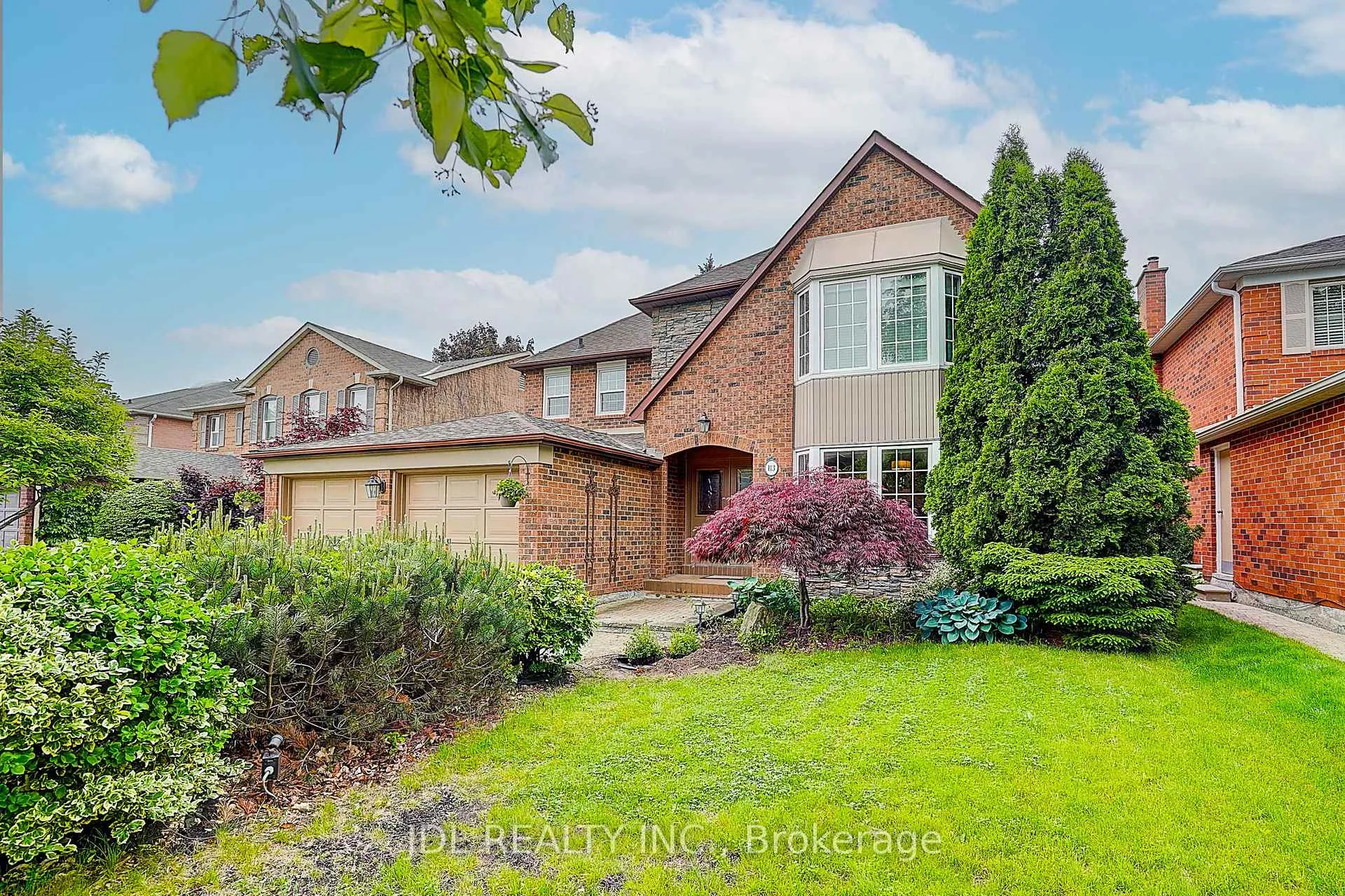 Photo 2 of 113 Aitken Circle W, Markham, Unionville — HOMEH