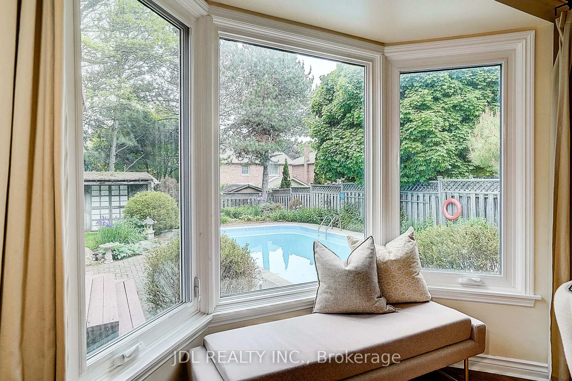 Photo 18 of 113 Aitken Circle W, Markham, Unionville — HOMEH