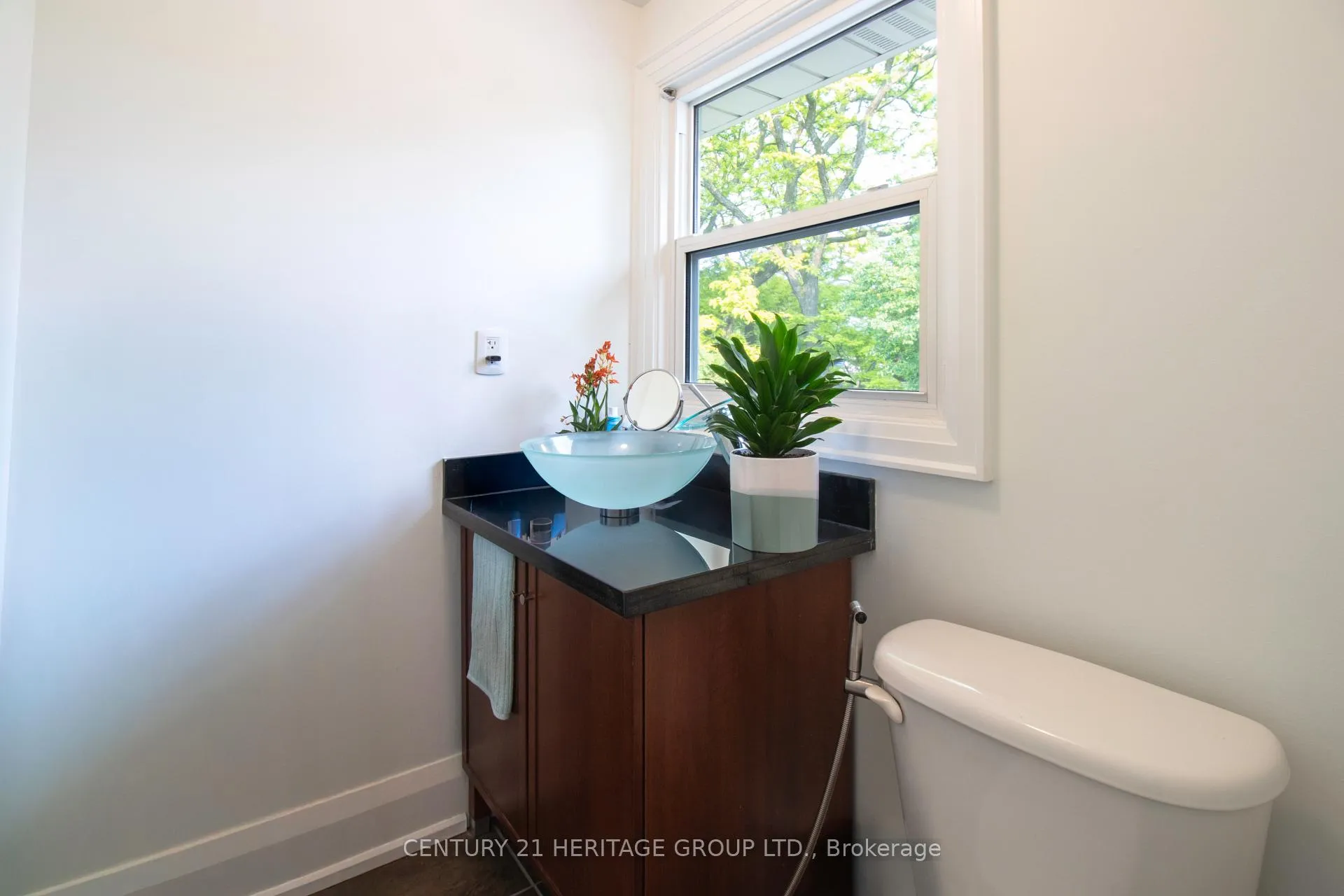 Photo 12 of Unit MAIN, 24 Donalbain Crescent, Markham, Royal Orchard — HOMEH