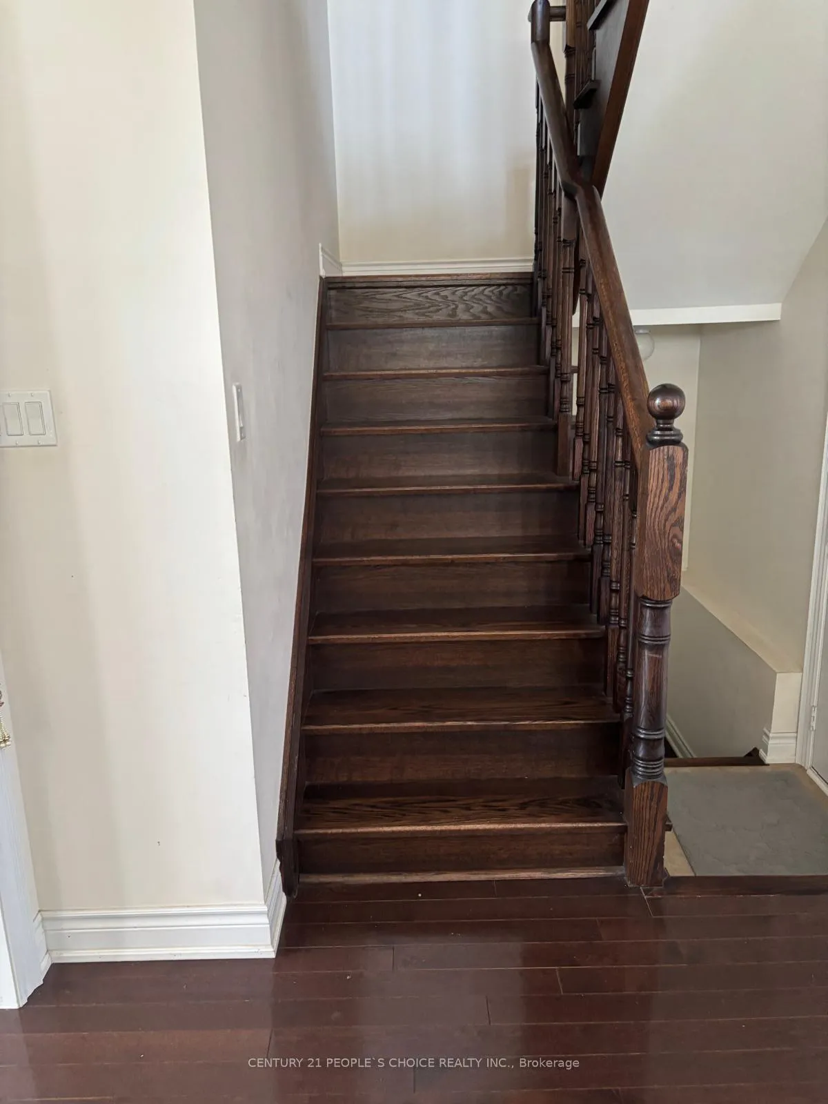 Photo 8 of 105 Algoma Drive N, Vaughan, Kleinburg — HOMEH