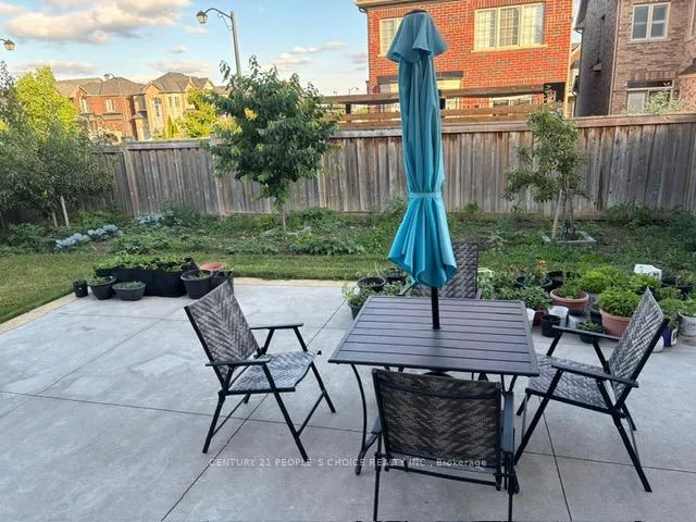 Photo 16 of 105 Algoma Drive N, Vaughan, Kleinburg — HOMEH
