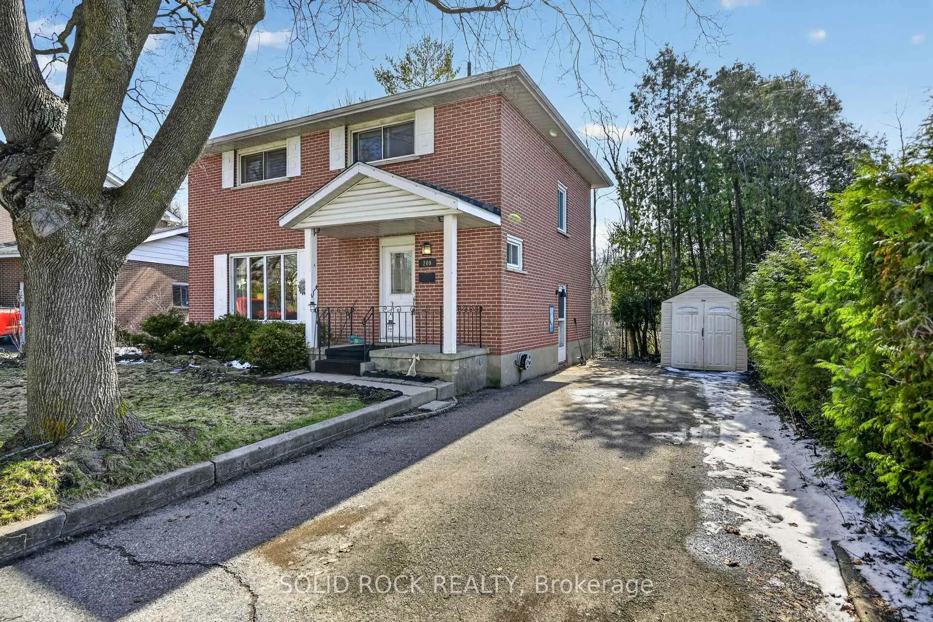 Photo 1 of 209 Reynolds Drive E, Brockville — HOMEH