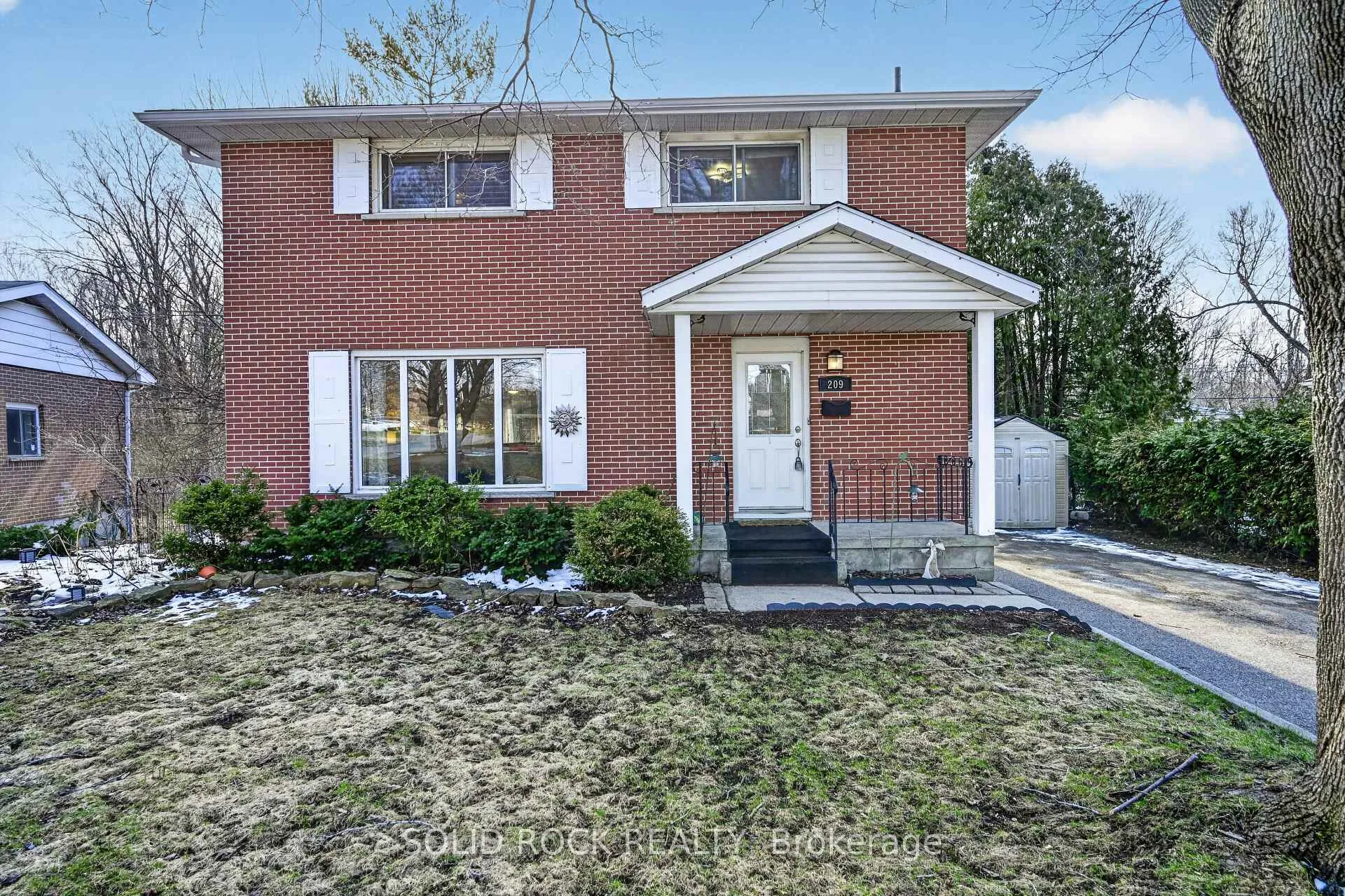 Photo 2 of 209 Reynolds Drive E, Brockville — HOMEH