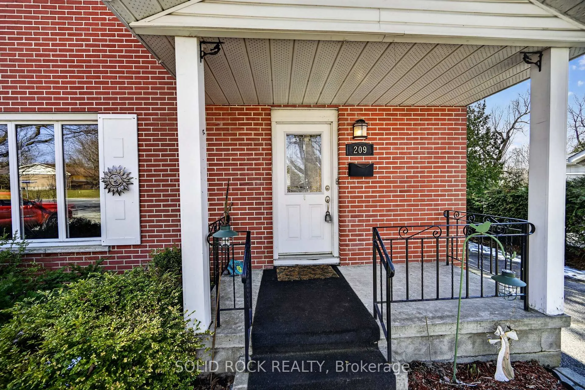 Photo 8 of 209 Reynolds Drive E, Brockville — HOMEH
