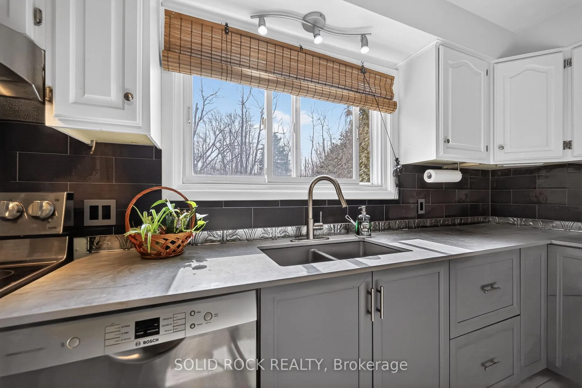 Photo 19 of 209 Reynolds Drive E, Brockville — HOMEH