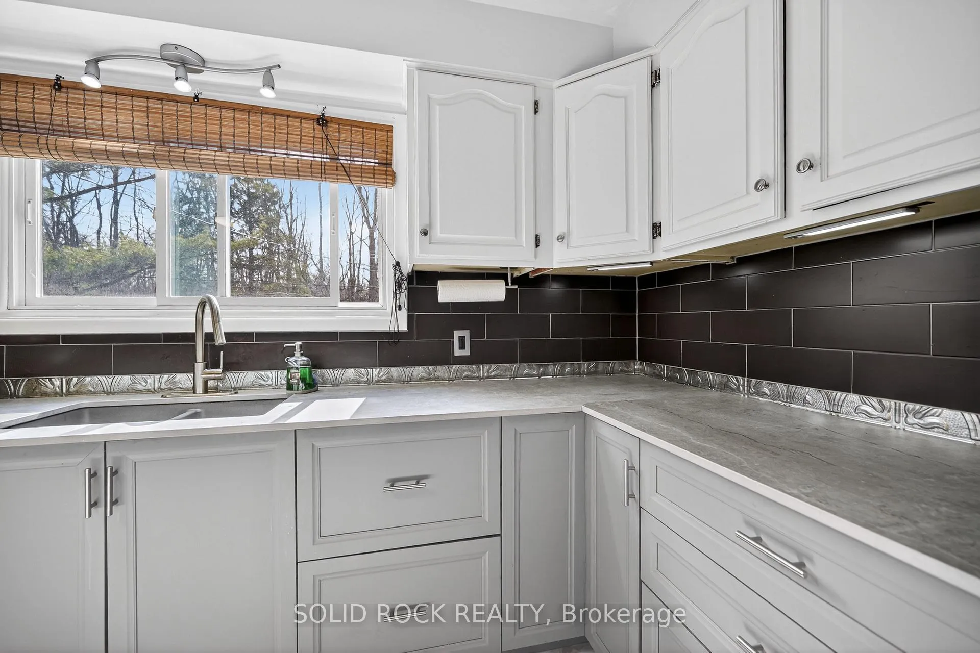 Photo 20 of 209 Reynolds Drive E, Brockville — HOMEH