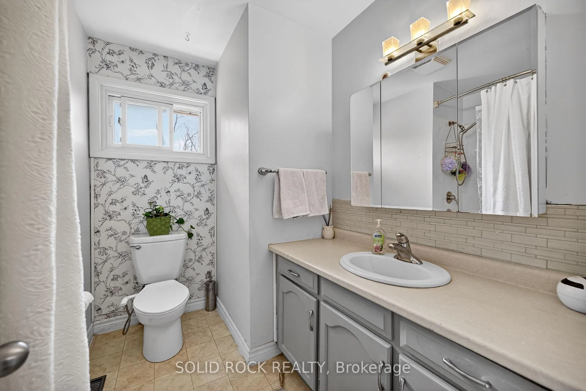 Photo 28 of 209 Reynolds Drive E, Brockville — HOMEH