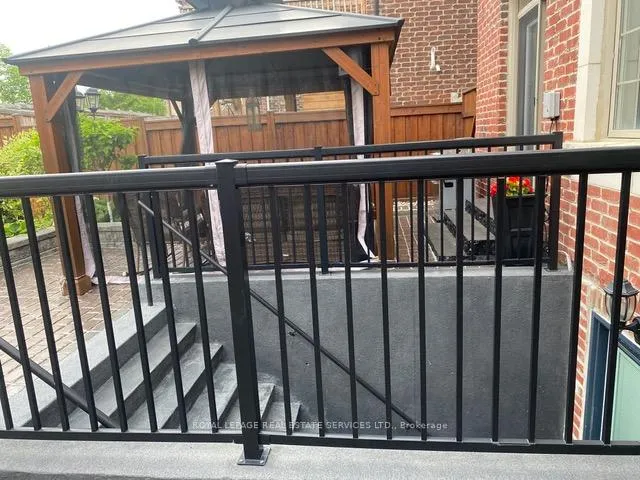 Photo 5 of 28 Lacrosse Trail, Vaughan, Kleinburg — HOMEH