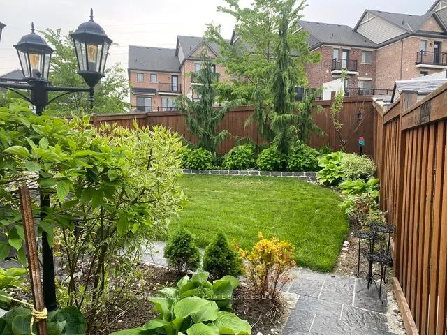 Photo 6 of 28 Lacrosse Trail, Vaughan, Kleinburg — HOMEH
