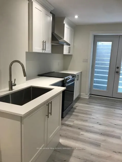 Photo 10 of 28 Lacrosse Trail, Vaughan, Kleinburg — HOMEH