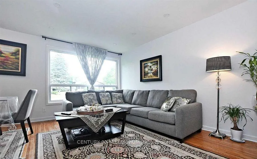 Photo 4 of 34 Seaton Drive, Aurora, Aurora Highlands — HOMEH