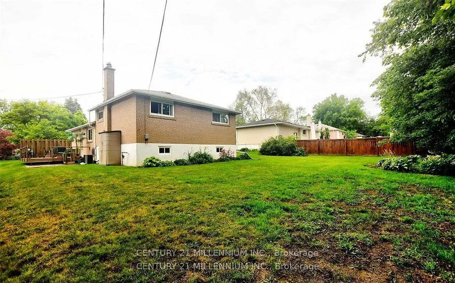 Photo 13 of 34 Seaton Drive, Aurora, Aurora Highlands — HOMEH
