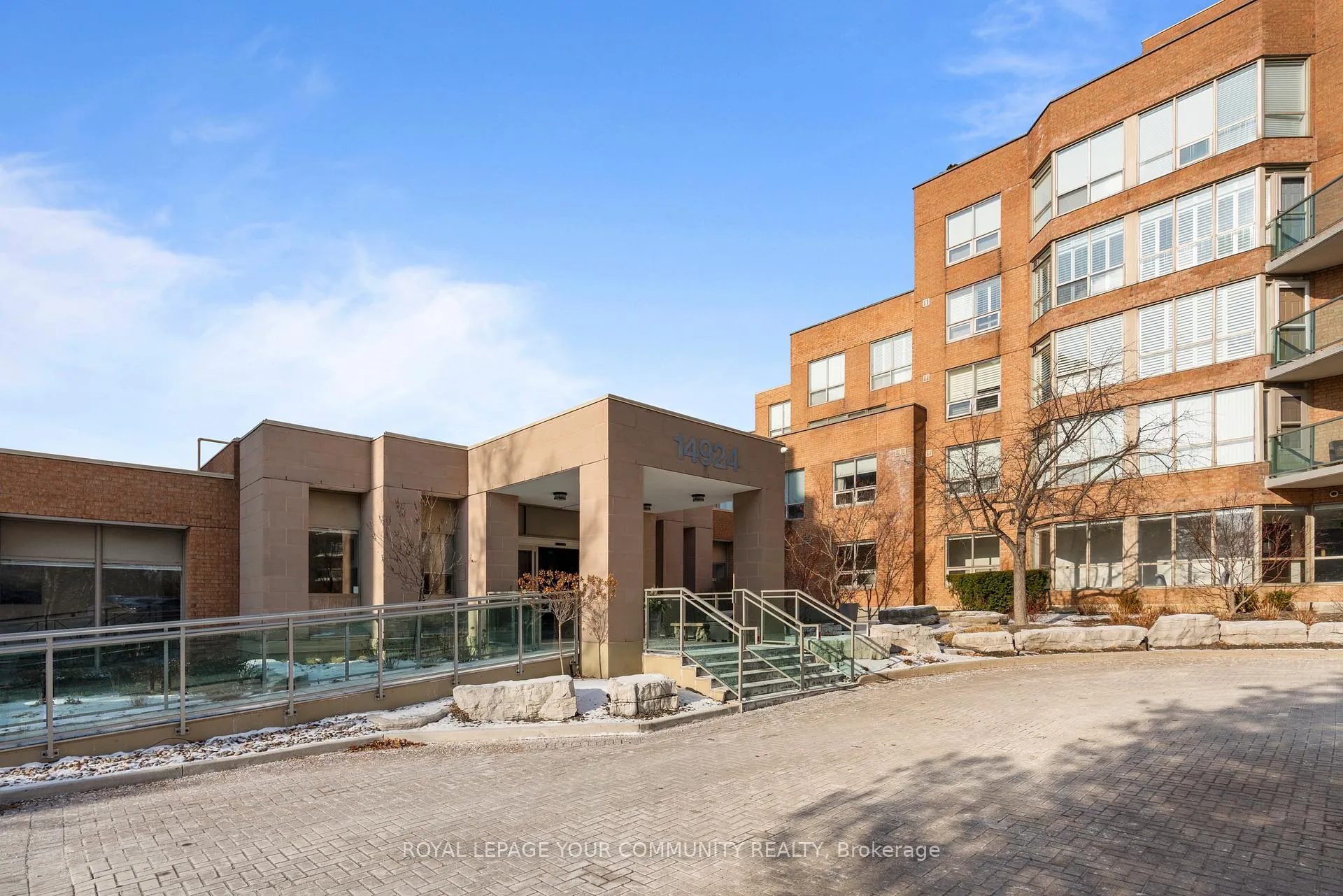 Photo 2 of Unit 611, 14924 Yonge Street, Aurora, Aurora Highlands — HOMEH